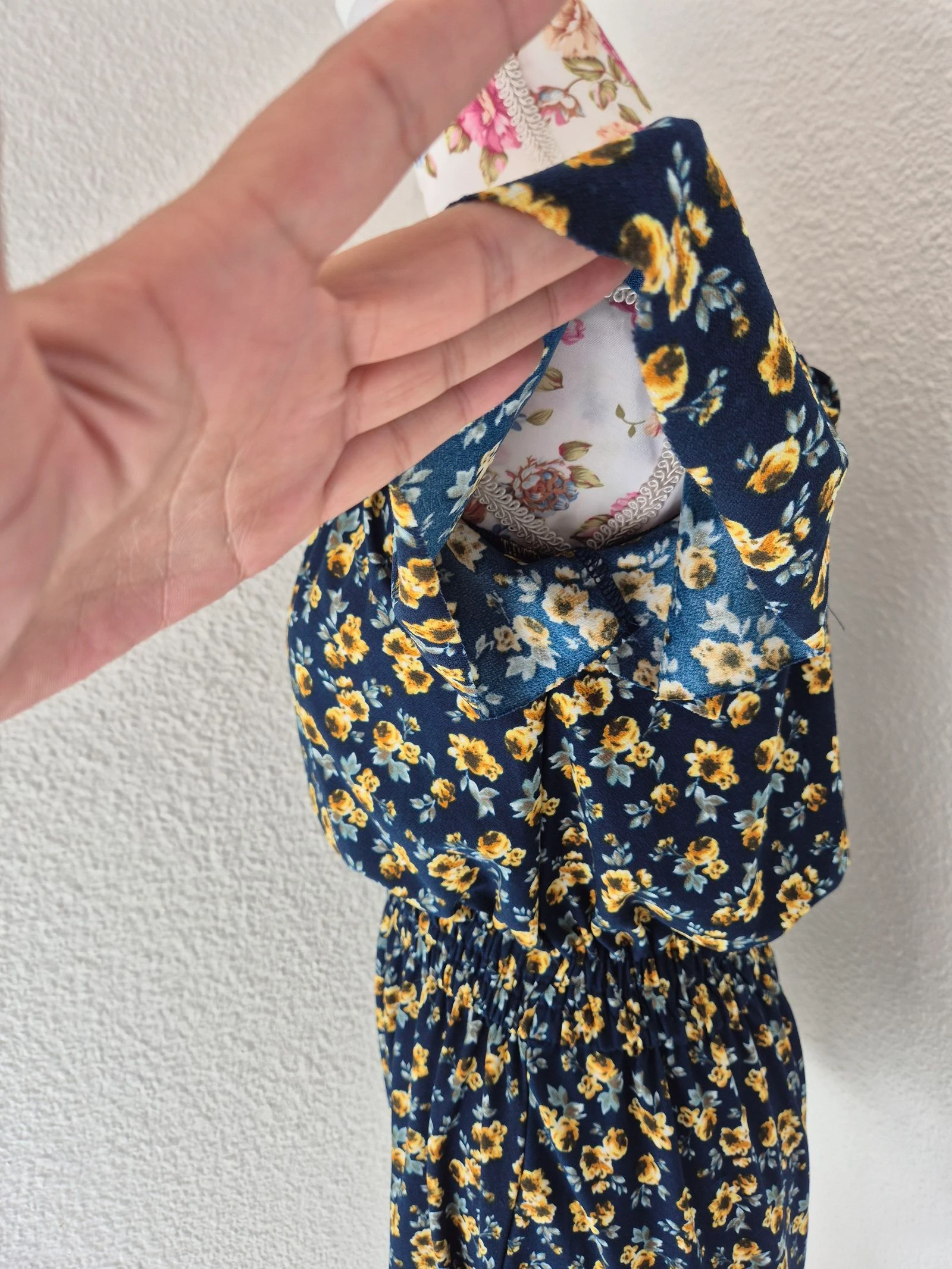 Combishort Mango Basics T36/S – azul marinho com flores amarelas, ombros descobertos, estilo boêmio chique – photo 5